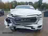 2020 Ram 1500 Limited z VIN 1C6SRFHT5LN266855, wystawiony jako IAAI lot #43223790 z przebiegiem 70 995 mil mil oraz . Historia ofert i sprzedaży dostępna na DreamBid. Obrazek 6.