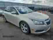 2013 Chevrolet Cruze 2LT с VIN 1G1PE5SB4D7127576, выставлен на аукционе Copart как лот 82352185 с пробегом 277 798 миль миль и Списание • Salvage title. История ставок и продаж доступна на DreamBid. Изображение 4.