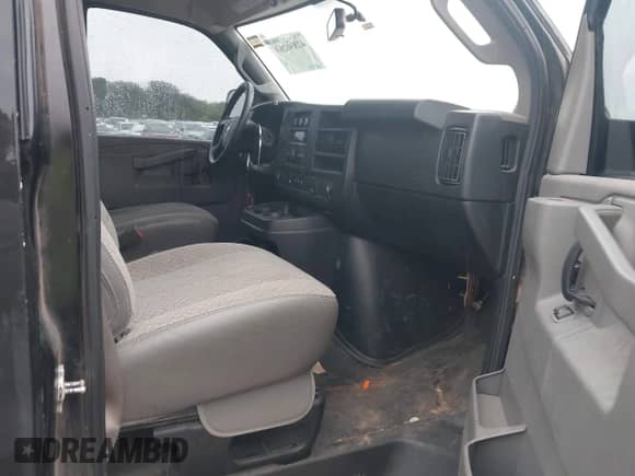 2019 Chevrolet Express Cargo с VIN 1GCWGBFPXK1228249, выставлен на аукционе IAAI как лот 42830263 с пробегом 304 812 миль миль и . История ставок и продаж доступна на DreamBid. Изображение 5.