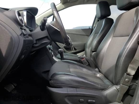 2016 Chevrolet Trax LT z VIN 3GNCJLSB2GL214597, wystawiony jako Copart lot #81229845 z przebiegiem 127 619 mil mil oraz Czysty tytuł • Clean title. Historia ofert i sprzedaży dostępna na DreamBid. Obrazek 7.