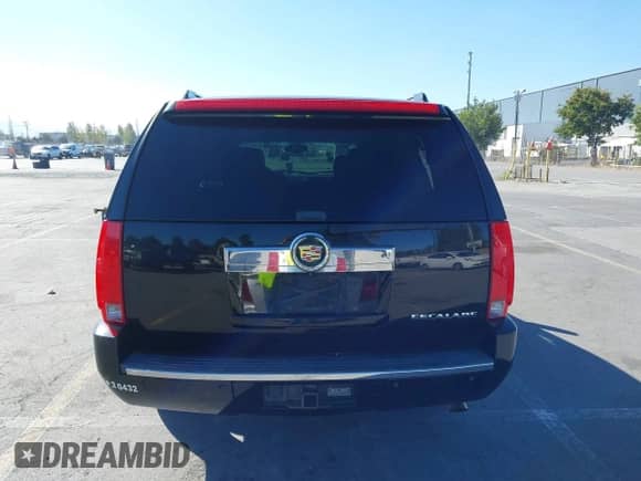 2013 Cadillac Escalade ESV Luxury с VIN 1GYS4HEF2DR279147, выставлен на аукционе IAAI как лот 42882644 с пробегом 150 915 миль миль и . История ставок и продаж доступна на DreamBid. Изображение 16.