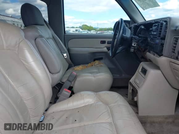 2000 Chevrolet Suburban LT with VIN 3GNFK16TXYG110435, listed as a IAAI auction lot 42093295 with 279,464 mi miles and . Bid and sale history available at DreamBid. Image 5.