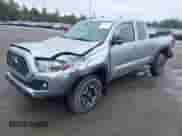 2018 Toyota Tacoma SR5 с VIN 5TFSZ5AN4JX156296, выставлен на аукционе IAAI как лот 41911608 с пробегом 105 340 миль миль и . История ставок и продаж доступна на DreamBid. Изображение 20.