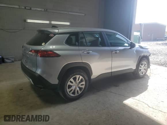 2024 Toyota Corolla Cross L with VIN 7MUAAABGXRV092414, listed as a Copart auction lot 84943015 with 9,698 mi miles and Salvage title. Bid and sale history available at DreamBid. Image 3.