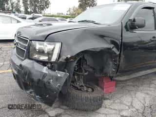 2010 Chevrolet Suburban LT z VIN 1GNUCJE02AR250318, wystawiony jako IAAI lot #43428825 z przebiegiem 187 450 mil mil oraz . Historia ofert i sprzedaży dostępna na DreamBid. Obrazek 6.