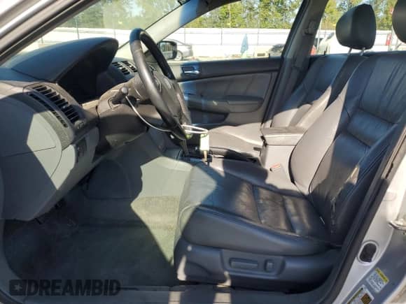 2007 Honda Accord EX-L z VIN 1HGCM56897A092694, wystawiony jako Copart lot #84958695 z przebiegiem 228 433 mil mil oraz Szkoda całkowita • Salvage title. Historia ofert i sprzedaży dostępna na DreamBid. Obrazek 7.