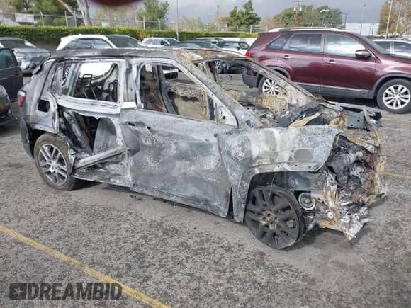 2020 Jeep Compass Latitude z VIN 3C4NJCBB1LT241799, wystawiony jako IAAI lot #40866536 z przebiegiem Nie podano mil oraz . Historia ofert i sprzedaży dostępna na DreamBid. Obrazek 1.