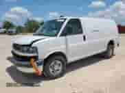 2024 Chevrolet Express Cargo z VIN 1GCWGAF74R1271408, wystawiony jako Copart lot #70396495 z przebiegiem 13 726 mil mil oraz Szkoda całkowita • Salvage title. Historia ofert i sprzedaży dostępna na DreamBid. Obrazek 1.