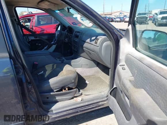 2002 Ford Explorer XLS z VIN 1FMZU62E92ZB71332, wystawiony jako IAAI lot #43428078 z przebiegiem 161 896 mil mil oraz . Historia ofert i sprzedaży dostępna na DreamBid. Obrazek 5.