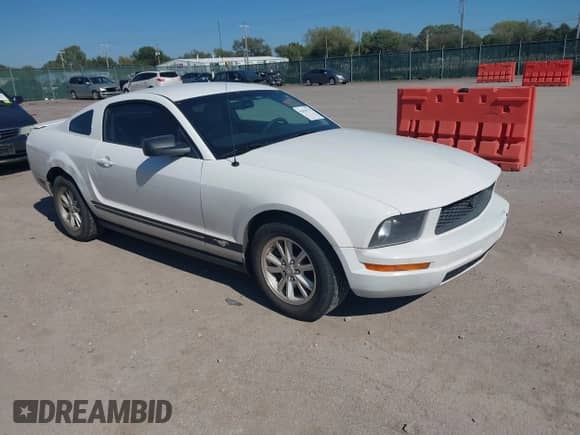 2008 Ford Mustang Deluxe with VIN 1ZVHT80N285172725, listed as a IAAI auction lot 43456715 with 55,173 mi miles and . Bid and sale history available at DreamBid. Image 1.