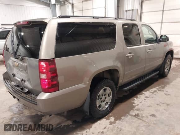 2007 Chevrolet Suburban LTZ с VIN 1GNFK163X7J156666, выставлен на аукционе IAAI как лот 41920137 с пробегом 217 590 миль миль и . История ставок и продаж доступна на DreamBid. Изображение 4.