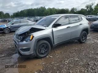 2020 Jeep Compass Sport z VIN 3C4NJDAB5LT132303, wystawiony jako Copart lot #69760775 z przebiegiem Nie podano mil oraz Szkoda całkowita • Salvage title. Historia ofert i sprzedaży dostępna na DreamBid. Obrazek 1.