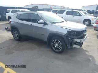 2020 Jeep Compass Latitude z VIN 3C4NJCBB3LT257860, wystawiony jako IAAI lot #41601408 z przebiegiem 72 364 mil mil oraz . Historia ofert i sprzedaży dostępna na DreamBid. Obrazek 1.