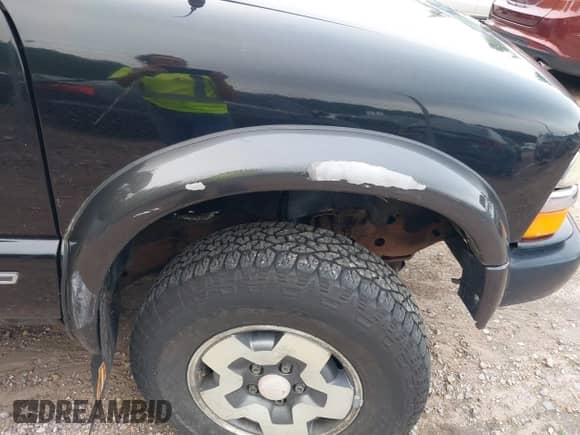 2000 Chevrolet S-10 LS ZR2 с VIN 1GCCT19W7Y8123342, выставлен на аукционе IAAI как лот 42576278 с пробегом 140 611 миль миль и . История ставок и продаж доступна на DreamBid. Изображение 12.