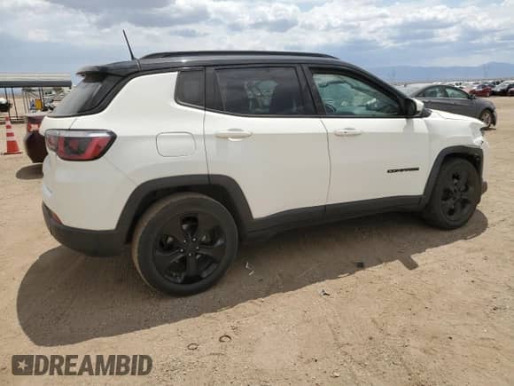 2018 Jeep Compass Latitude z VIN 3C4NJCBB2JT318340, wystawiony jako Copart lot #65468945 z przebiegiem 68 133 mil mil oraz Szkoda całkowita • Salvage title. Historia ofert i sprzedaży dostępna na DreamBid. Obrazek 3.
