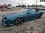 1992 Chevrolet Camaro с VIN 1G1FP33E7NL162169, выставлен на аукционе Copart как лот 77441384 с пробегом 105 956 миль миль и Списание • Salvage title. История ставок и продаж доступна на DreamBid. Изображение 1.