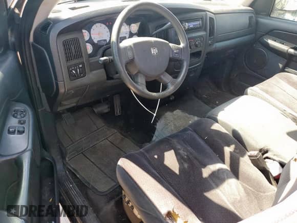 2004 Dodge 1500 ST z VIN 1D7HA16N34J197342, wystawiony jako Copart lot #83952355 z przebiegiem 215 350 mil mil oraz Szkoda całkowita • Salvage title. Historia ofert i sprzedaży dostępna na DreamBid. Obrazek 8.