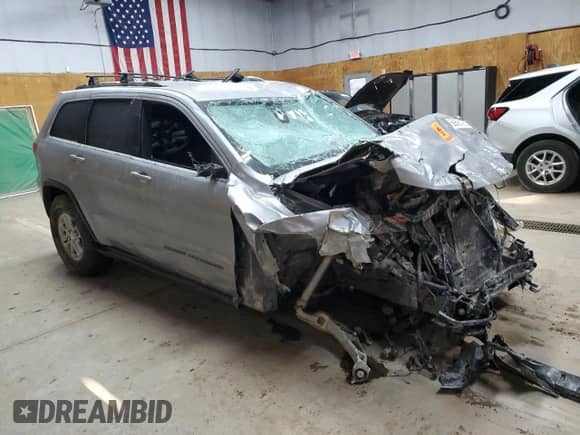2018 Jeep Grand Cherokee Laredo E with VIN 1C4RJFAG3JC184711, listed as a Copart auction lot 69828195 with Not provided miles and Salvage title. Bid and sale history available at DreamBid. Image 4.