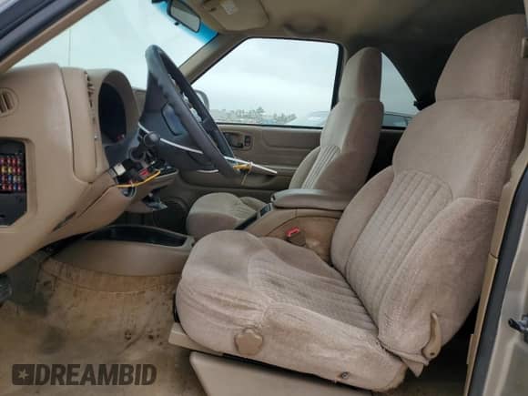 2000 Chevrolet Blazer LS с VIN 1GNCS18W9YK156194, выставлен на аукционе Copart как лот 45584375 с пробегом 90 327 миль миль и Чистый • Clean title. История ставок и продаж доступна на DreamBid. Изображение 7.