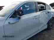 2022 BMW 3 Series 330i z VIN WBA5R1C01NFM20381, wystawiony jako IAAI lot #41579020 z przebiegiem 37 874 mil mil oraz . Historia ofert i sprzedaży dostępna na DreamBid. Obrazek 6.