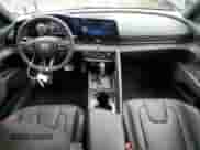 2025 Hyundai Elantra N Line z VIN KMHLR4DF1SU916637, wystawiony jako Copart lot #69233515 z przebiegiem 21 702 mil mil oraz Czysty tytuł • Clean title. Historia ofert i sprzedaży dostępna na DreamBid. Obrazek 8.