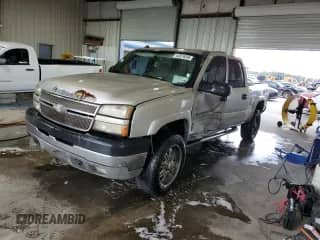 2005 Chevrolet Silverado 2500HD LS with VIN 1GCHC23275F958964, listed as a Copart auction lot 63976395 with 258,062 mi miles and Salvage title. Bid and sale history available at DreamBid. Image 1.