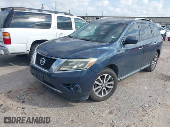 2014 Nissan Pathfinder S with VIN 5N1AR2MN3EC625795, listed as a IAAI auction lot 43556759 with 143,283 mi miles and . Bid and sale history available at DreamBid. Image 2.