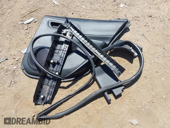 2015 Toyota Prius One z VIN JTDKDTB34F1088656, wystawiony jako IAAI lot #42437290 z przebiegiem 147 044 mil mil oraz . Historia ofert i sprzedaży dostępna na DreamBid. Obrazek 12.