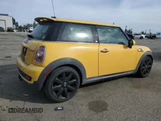 2009 MINI Hardtop S with VIN WMWMF73599TW87679, listed as a Copart auction lot 46863725 with 102,976 mi miles and Salvage title. Bid and sale history available at DreamBid. Image 3.