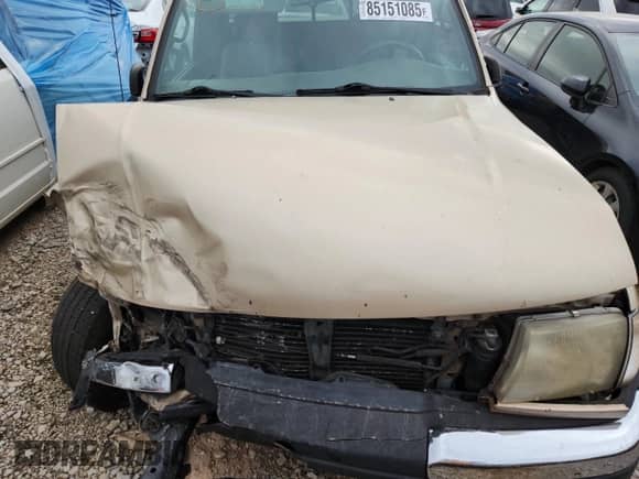 1999 Toyota Tacoma PreRunner with VIN 4TASN92N5XZ570021, listed as a Copart auction lot 85151085 with 212,706 mi miles and Salvage title. Bid and sale history available at DreamBid. Image 11.