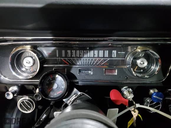 1965 Ford Mustang z VIN 5R09A144075, wystawiony jako Copart lot #89883855 z przebiegiem 1 040 mil mil oraz Szkoda całkowita • Salvage title. Historia ofert i sprzedaży dostępna na DreamBid. Obrazek 9.