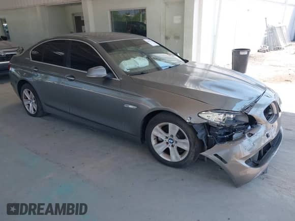 2013 BMW 5 Series 528i xDrive с VIN WBAXH5C58DD112374, выставлен на аукционе IAAI как лот 43091732 с пробегом 153 737 миль миль и . История ставок и продаж доступна на DreamBid. Изображение 1.