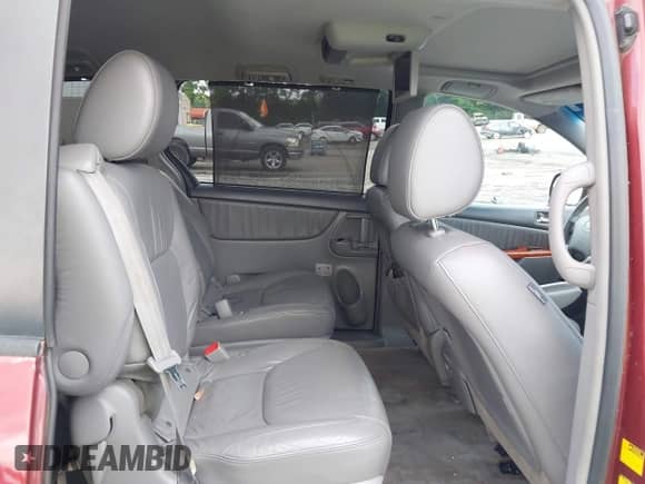 2010 Toyota Sienna XLE с VIN 5TDYK4CC6AS341542, выставлен на аукционе IAAI как лот 42372629 с пробегом 216 749 миль миль и . История ставок и продаж доступна на DreamBid. Изображение 8.