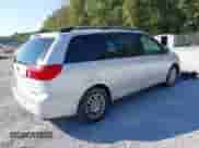 2007 Toyota Sienna XLE z VIN 5TDZK22C27S020648, wystawiony jako IAAI lot #43456460 z przebiegiem 234 906 mil mil oraz . Historia ofert i sprzedaży dostępna na DreamBid. Obrazek 4.