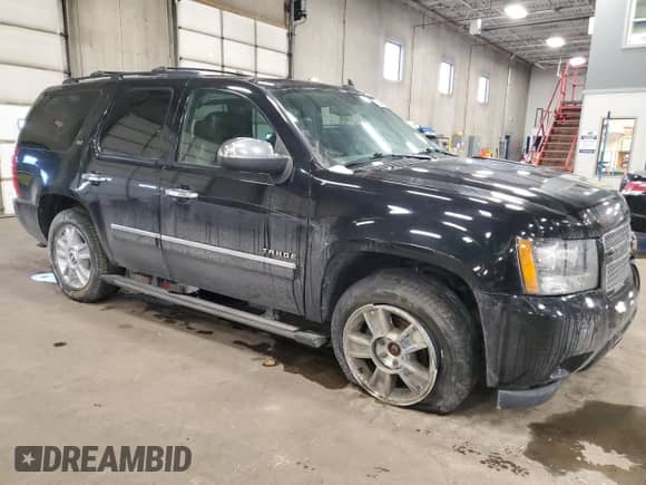 2010 Chevrolet Tahoe LTZ с VIN 1GNUKCE07AR105211, выставлен на аукционе Copart как лот 88357575 с пробегом 174 044 миль миль и Списание • Salvage title. История ставок и продаж доступна на DreamBid. Изображение 4.