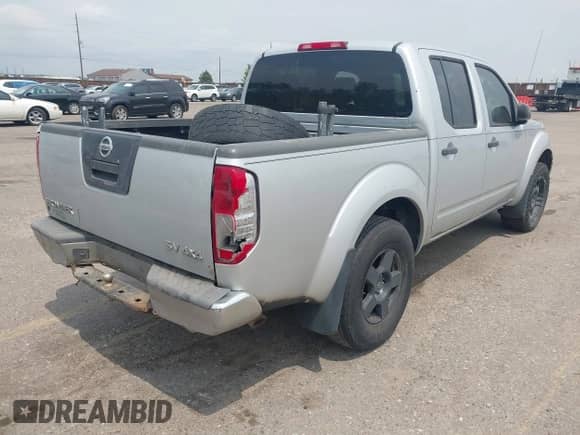 2011 Nissan Frontier Pro-4X z VIN 1N6AD0EV8BC434100, wystawiony jako IAAI lot #42745419 z przebiegiem 264 222 mil mil oraz . Historia ofert i sprzedaży dostępna na DreamBid. Obrazek 4.