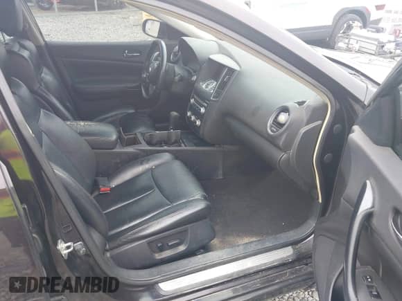 2014 Nissan Maxima SV z VIN 1N4AA5AP1EC495962, wystawiony jako IAAI lot #43112998 z przebiegiem 227 996 mil mil oraz . Historia ofert i sprzedaży dostępna na DreamBid. Obrazek 5.