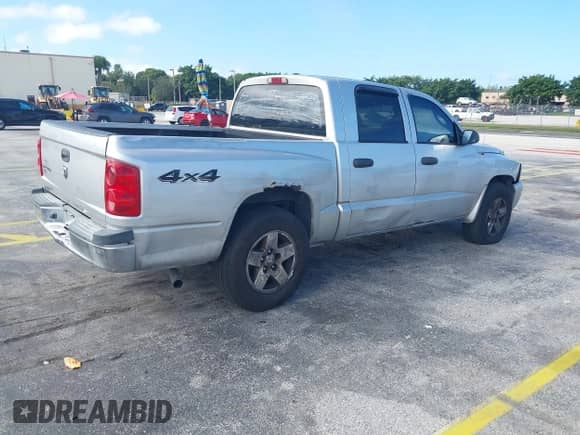 2006 Dodge Dakota SLT with VIN 1D7HW48KX6S624471, listed as a IAAI auction lot 43308154 with 200,853 mi miles and . Bid and sale history available at DreamBid. Image 4.