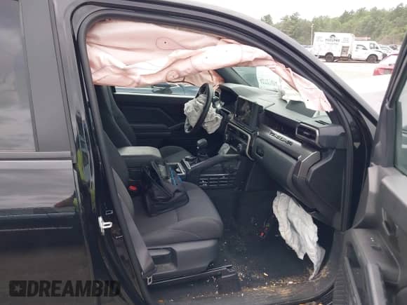 2024 Toyota Tacoma SR5 z VIN 3TYLB5JN3RT002144, wystawiony jako IAAI lot #42727494 z przebiegiem 20 489 mil mil oraz . Historia ofert i sprzedaży dostępna na DreamBid. Obrazek 5.