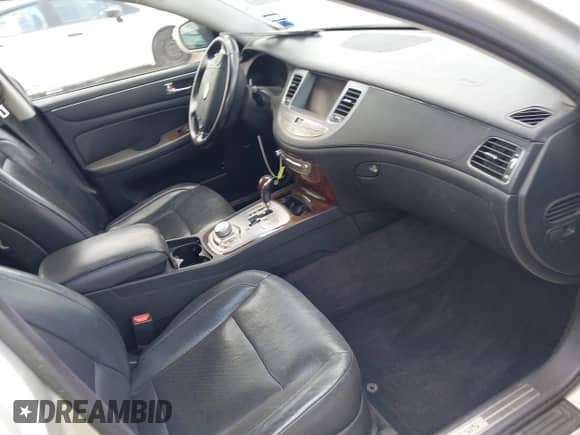 2010 Hyundai Genesis z VIN KMHGC4DE9AU079791, wystawiony jako IAAI lot #42686838 z przebiegiem 204 934 mil mil oraz . Historia ofert i sprzedaży dostępna na DreamBid. Obrazek 5.