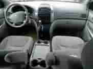 2010 Toyota Sienna LE с VIN 5TDKK4CC5AS343448, выставлен на аукционе Copart как лот 81763345 с пробегом 166 379 миль миль и Списание • Salvage title. История ставок и продаж доступна на DreamBid. Изображение 8.