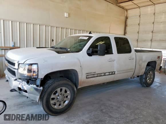 2011 Chevrolet Silverado 2500HD LTZ z VIN 1GC1KYC86BF215350, wystawiony jako Copart lot #66547215 z przebiegiem 152 973 mil mil oraz Szkoda całkowita • Salvage title. Historia ofert i sprzedaży dostępna na DreamBid. Obrazek 1.