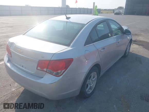 2014 Chevrolet Cruze 1LT with VIN 1G1PC5SB2E7151916, listed as a IAAI auction lot 43190819 with 124,031 mi miles and . Bid and sale history available at DreamBid. Image 4.