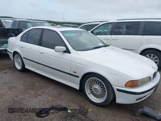2000 BMW 5 Series 528i с VIN WBADM6341YGU07316, выставлен на аукционе IAAI как лот 42436386 с пробегом Не указан миль и . История ставок и продаж доступна на DreamBid. Изображение 1.