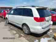 2007 Toyota Sienna XLE z VIN 5TDZK22C87S082670, wystawiony jako IAAI lot #42340249 z przebiegiem 227 064 mil mil oraz . Historia ofert i sprzedaży dostępna na DreamBid. Obrazek 3.