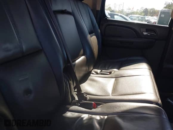 2013 Chevrolet Suburban LT с VIN 1GNSKJE76DR355813, выставлен на аукционе IAAI как лот 43511998 с пробегом 237 264 миль миль и . История ставок и продаж доступна на DreamBid. Изображение 8.