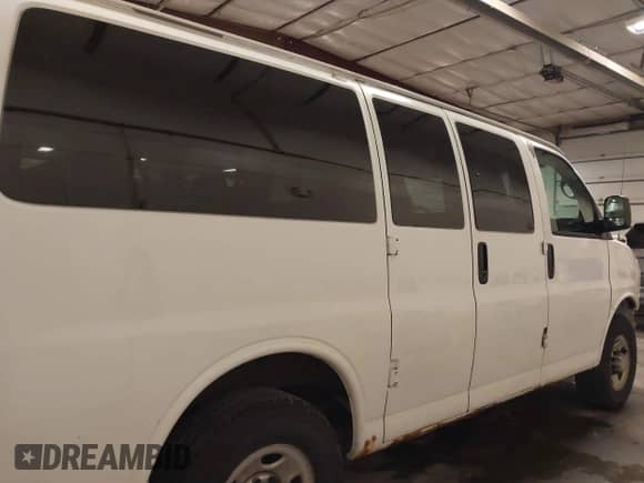 2008 Chevrolet Express Passenger with VIN 1GAGG25K581113442, listed as a IAAI auction lot 41770836 with 172,065 mi miles and . Bid and sale history available at DreamBid. Image 14.