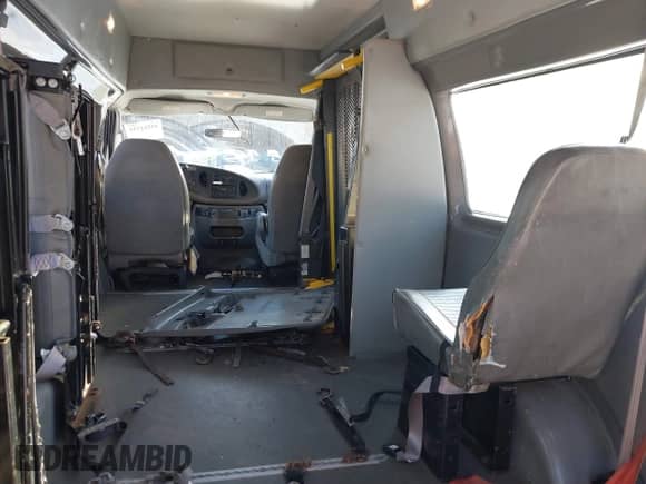 2007 Ford Econoline Cargo Commercial with VIN 1FTNS24WX7DB24757, listed as a IAAI auction lot 41511735 with 205,833 mi miles and . Bid and sale history available at DreamBid. Image 8.