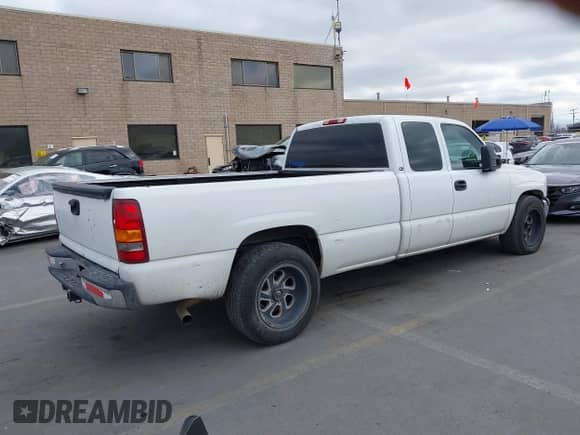 2000 GMC Sierra 1500 SLE with VIN 1GTEC19V9YE230300, listed as a IAAI auction lot 43401220 with 200,930 mi miles and . Bid and sale history available at DreamBid. Image 4.