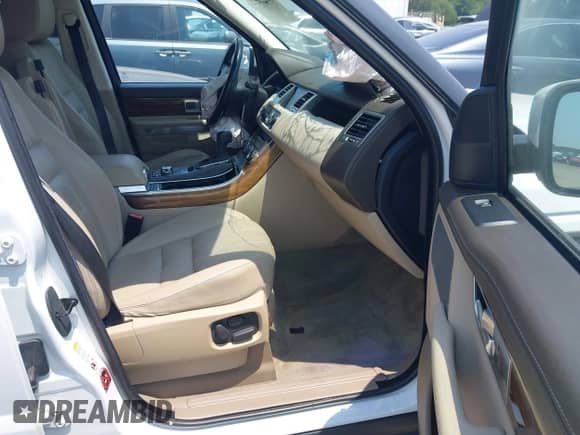 2011 Land Rover Range Rover Sport HSE Lux z VIN SALSK2D49BA704912, wystawiony jako IAAI lot #42583257 z przebiegiem 129 948 mil mil oraz . Historia ofert i sprzedaży dostępna na DreamBid. Obrazek 5.